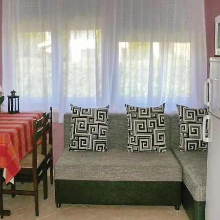 Two-bedroom Holiday In Balatonmáriafürdő